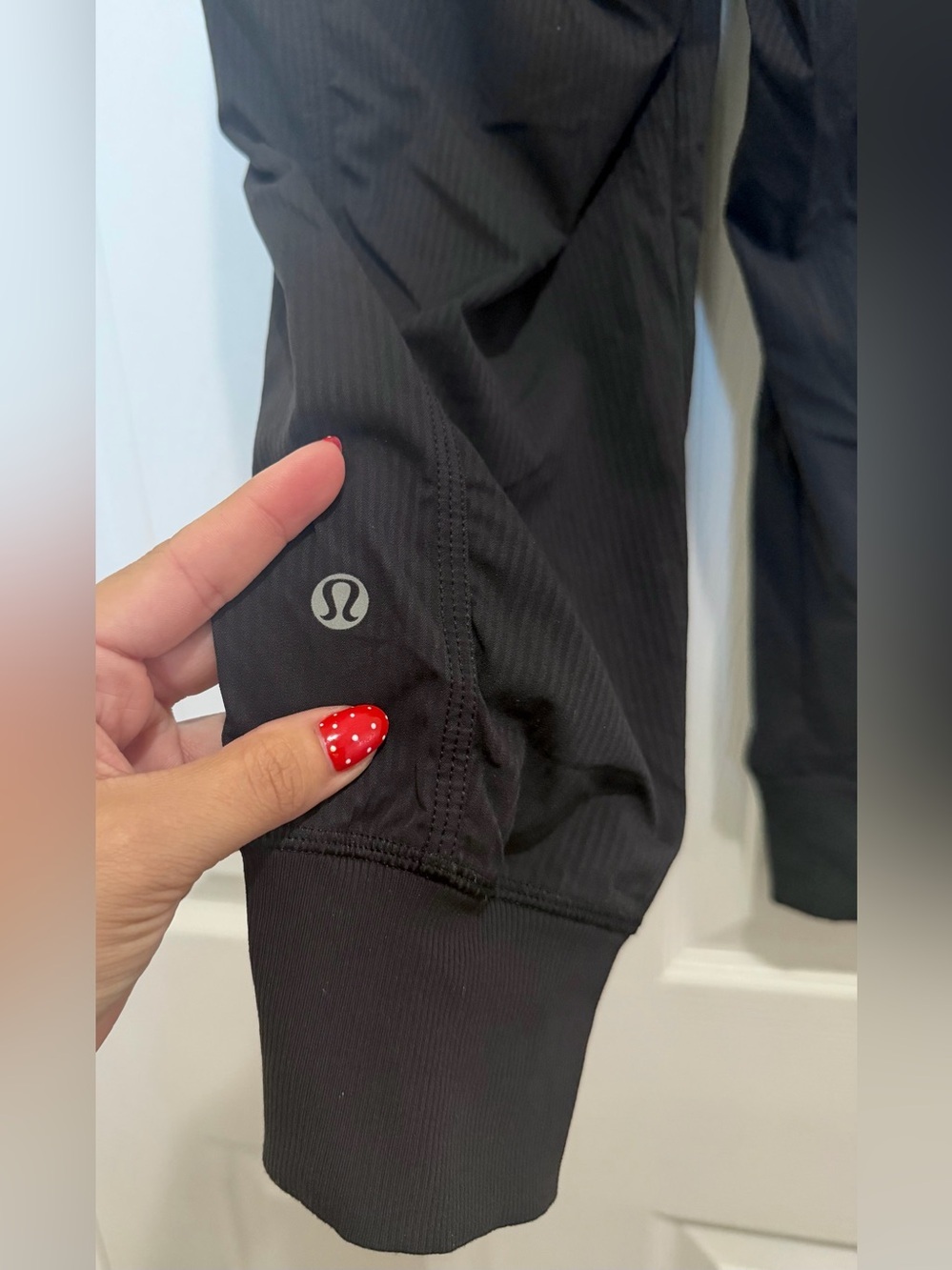 Lululemon Size 2 Cropped Dance Studio Pants - Picture 5 of 6